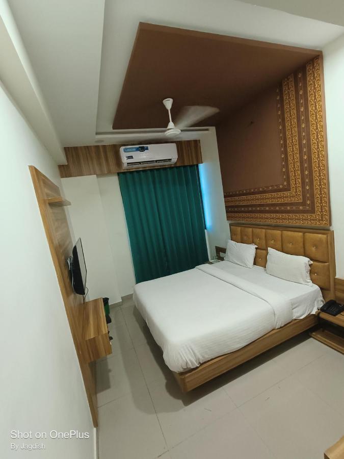 Hotel Asopalav Gandhinagar Dış mekan fotoğraf