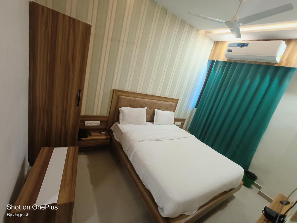 Hotel Asopalav Gandhinagar Dış mekan fotoğraf